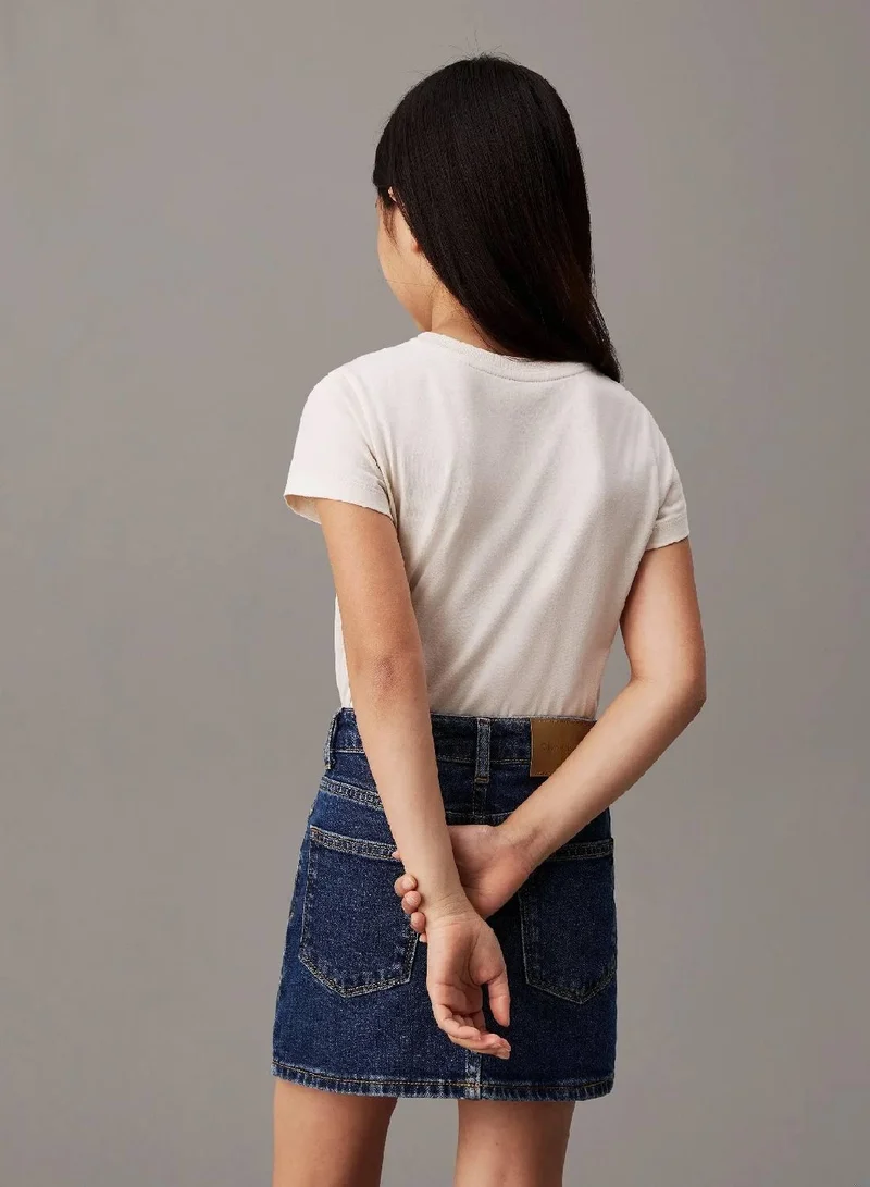 كالفن كلاين جينز تيشرت سليم مزين بشعار كلفن كلاين