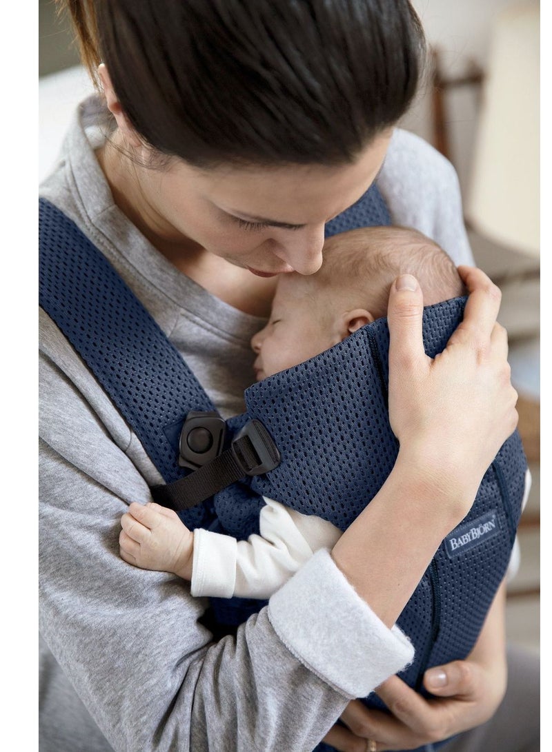 BABYBJORN حامل شبكي صغير ثلاثي الأبعاد للأطفال باللون الأزرق الداكن - Image 3