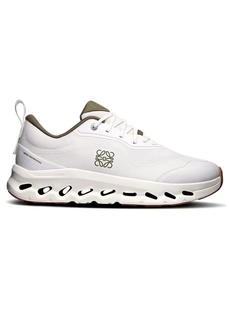 أون حذاء رياضي فاخر للأداء العالي من لويفي - أبيض كاكي | حذاء رياضي فاخر للأداء العالي - Image 1