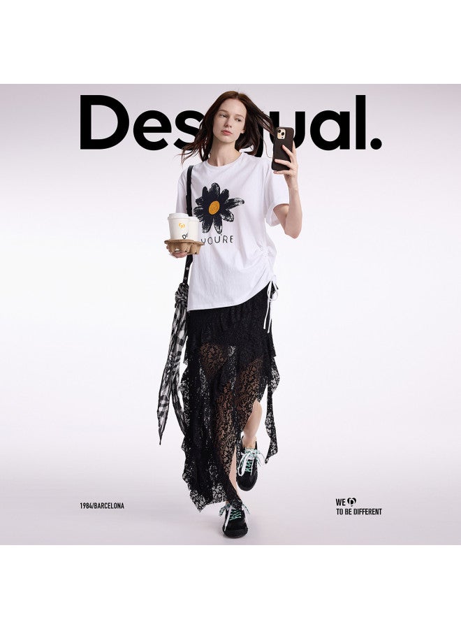 DESIGUAL تي شيرت نسائي مزين بالخرز بطبعة الأقحوان ذات تصميم فضفاض مع حبل سحب من جانب واحد 25ss - Image 3