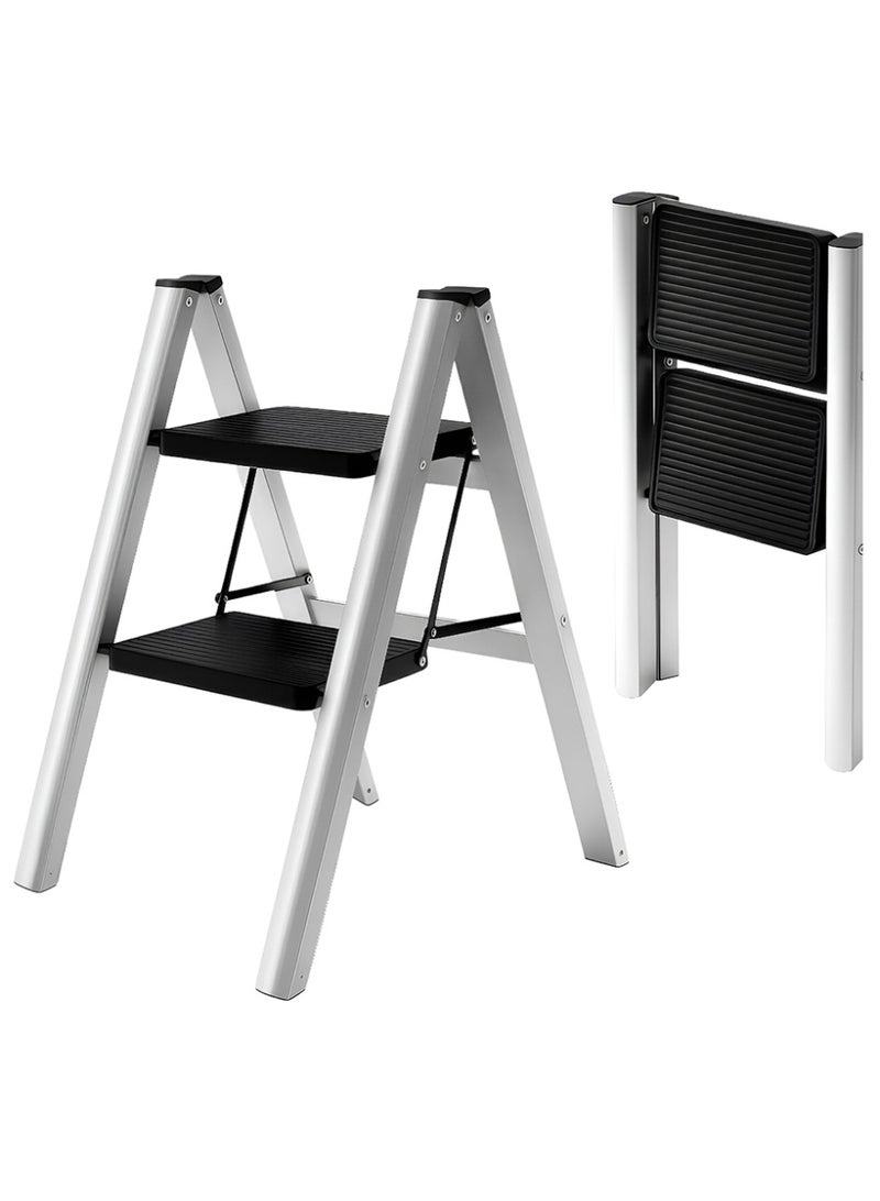 كادي ون سلم درجتين قابل للطي مع دواسة عريضة مضادة للانزلاق، سلم ستيل متين محمول خفيف الوزن شديد التحمل مزود بقاعدة مطاطية متينة تحافظ على الثبات مناسب للاستخدام الداخلي و الخارجي - Image 1
