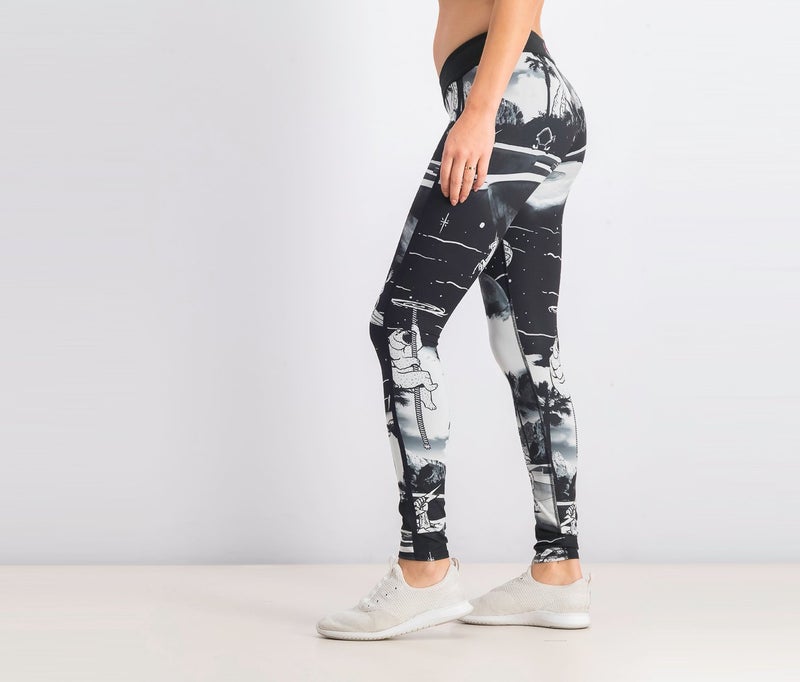 Reebok Women Printed Crossfit Stylish Leggings, Black and White - Image 2