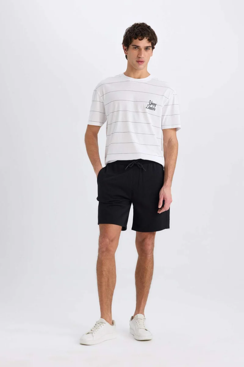 ديفاكتو Boxy Fit Crew Neck Printed Short Sleeve T-Shirt