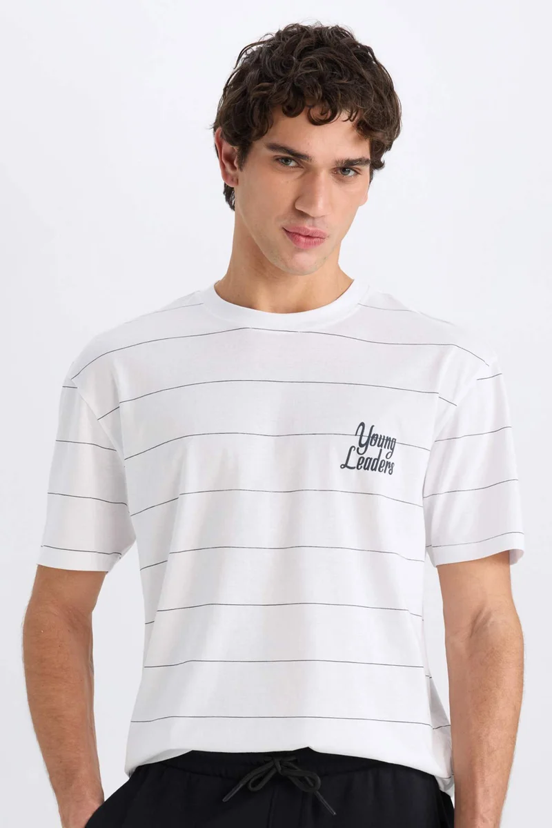 ديفاكتو Boxy Fit Crew Neck Printed Short Sleeve T-Shirt