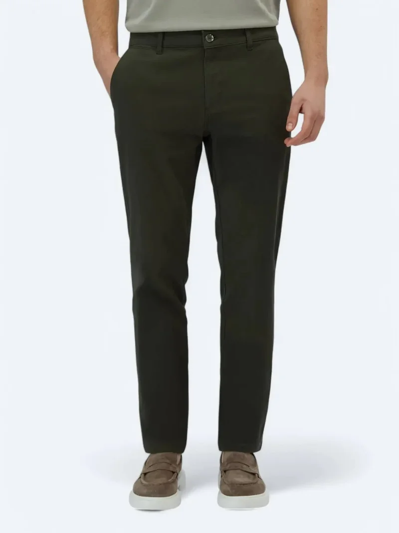 كيب بنطال قطني مخلوط، بقصة عادية، بلون كاكي، بنسيج متين.