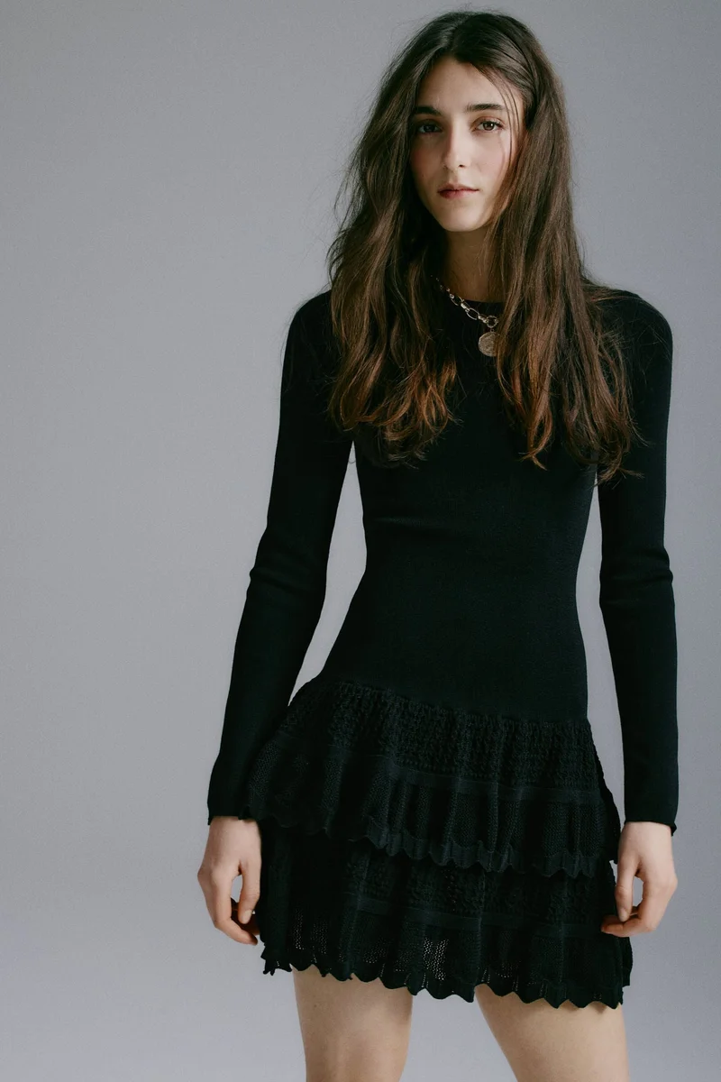 اتش اند ام فستان بتنورة متعددة الطبقات