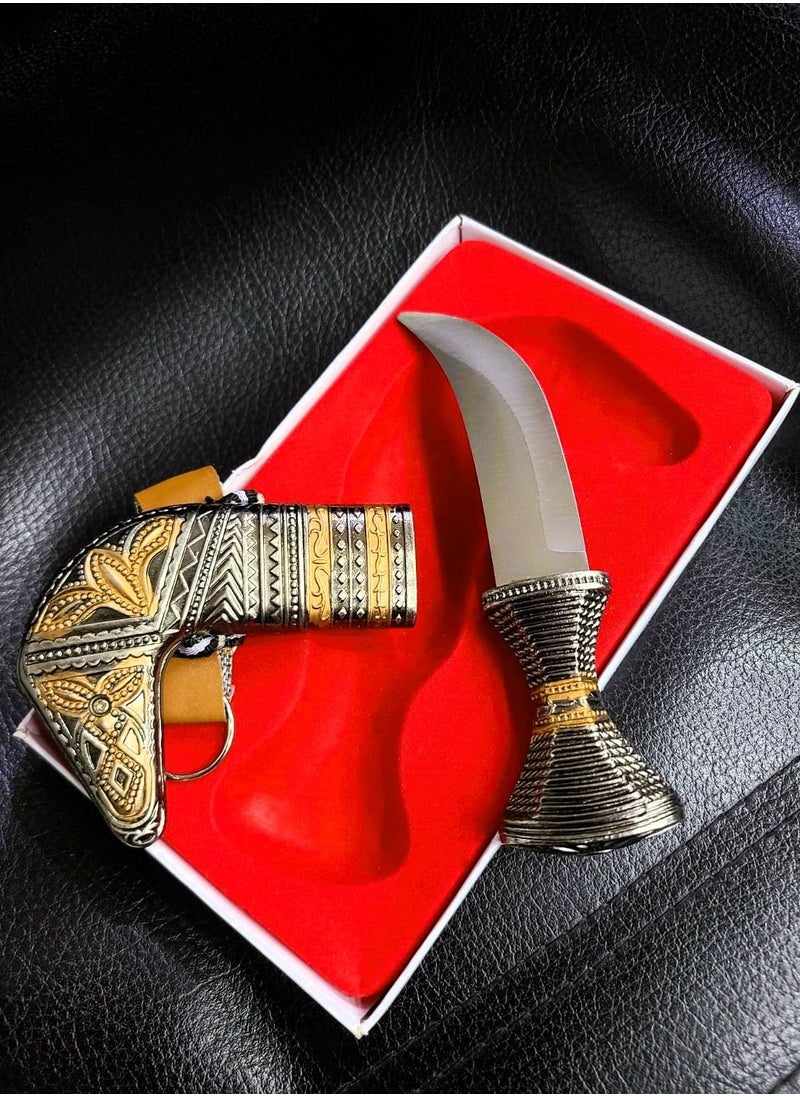 Generic - Handcrafted Jambiya Dagger with Ornate Handle and Decorative Sheath - Yemeni Khanjar - Image 1