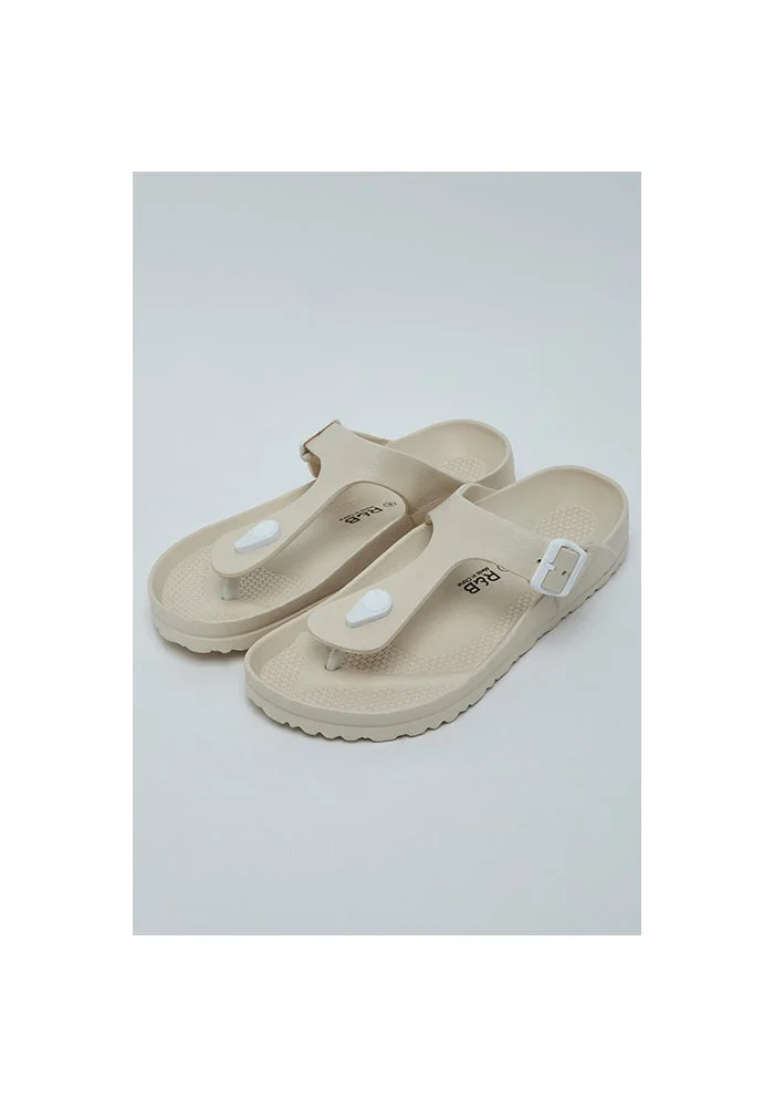 أر أند بي Toe Post Comfort Sandals