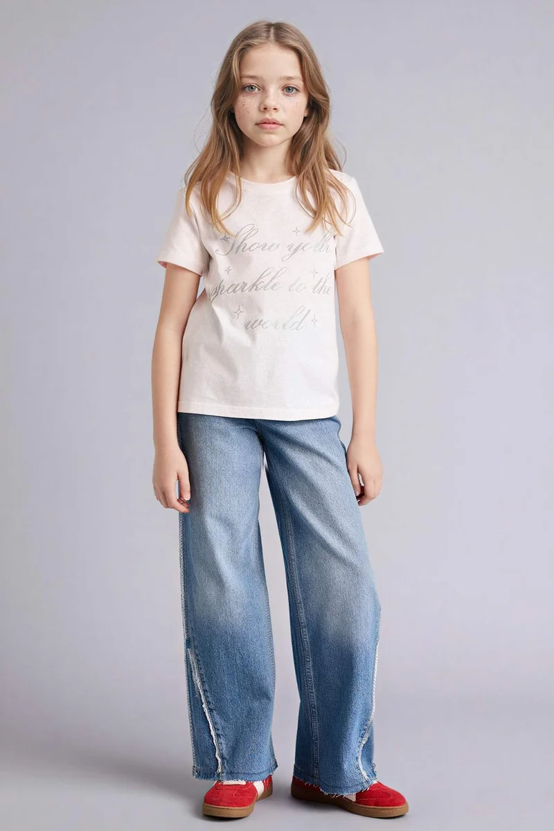 ديفاكتو Girl Regular Fit Crew Neck Slogan Print Short Sleeve T-Shirt