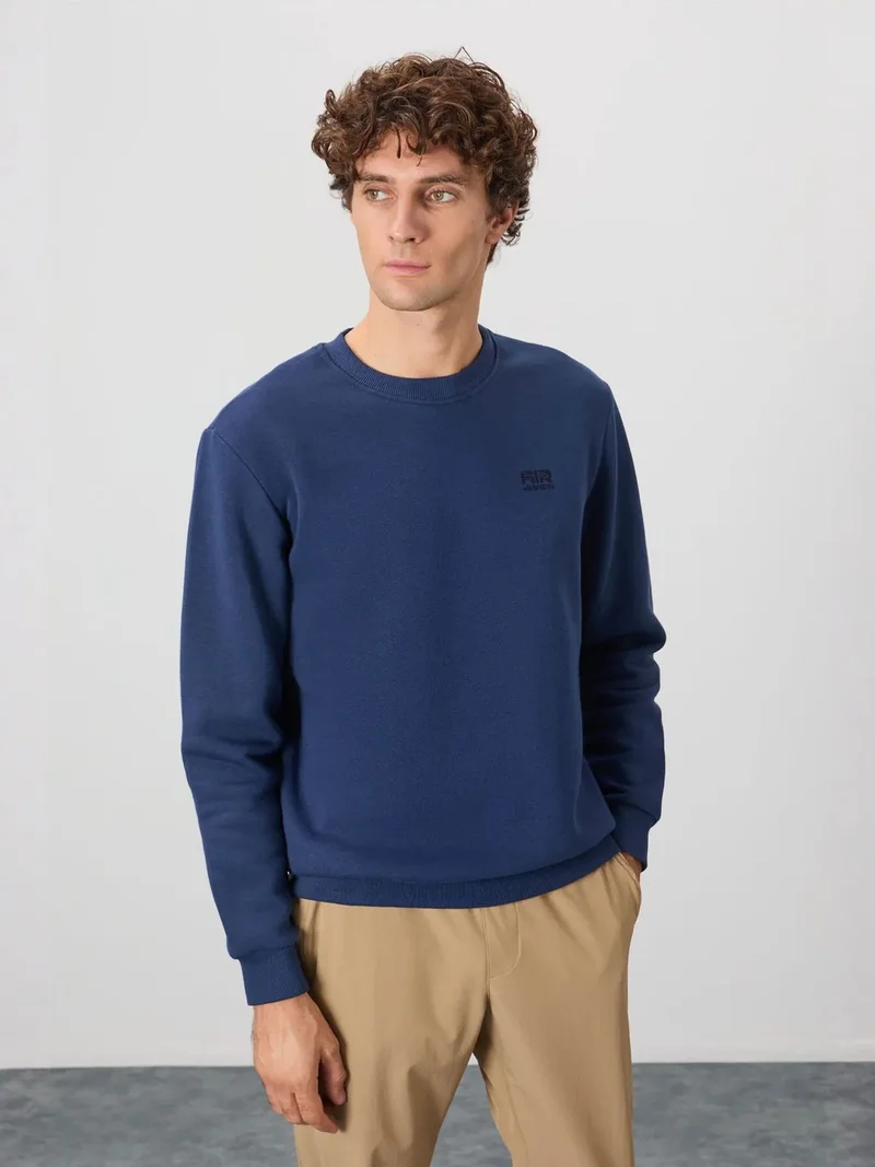 تومي لايف TOMMY Men's Regular Fit Crew Neck Sweatshirt