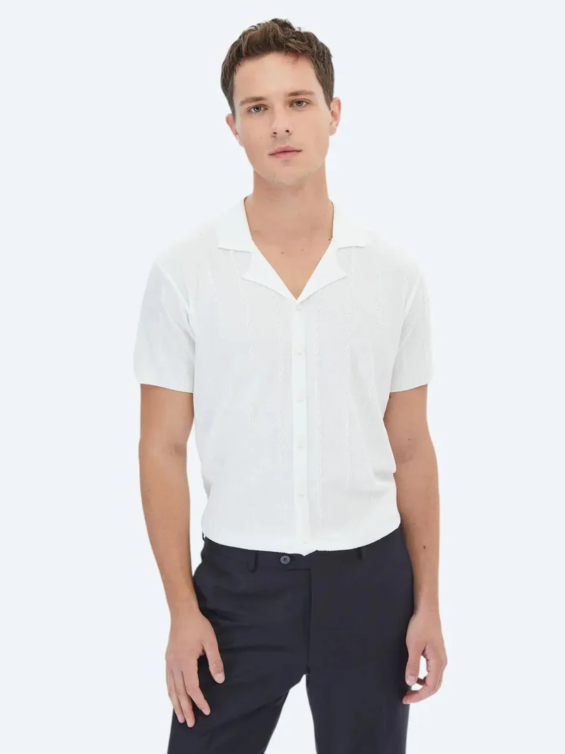 كيب قميص كاجوال محبوك بلون بيج فاتح بقصة عادية