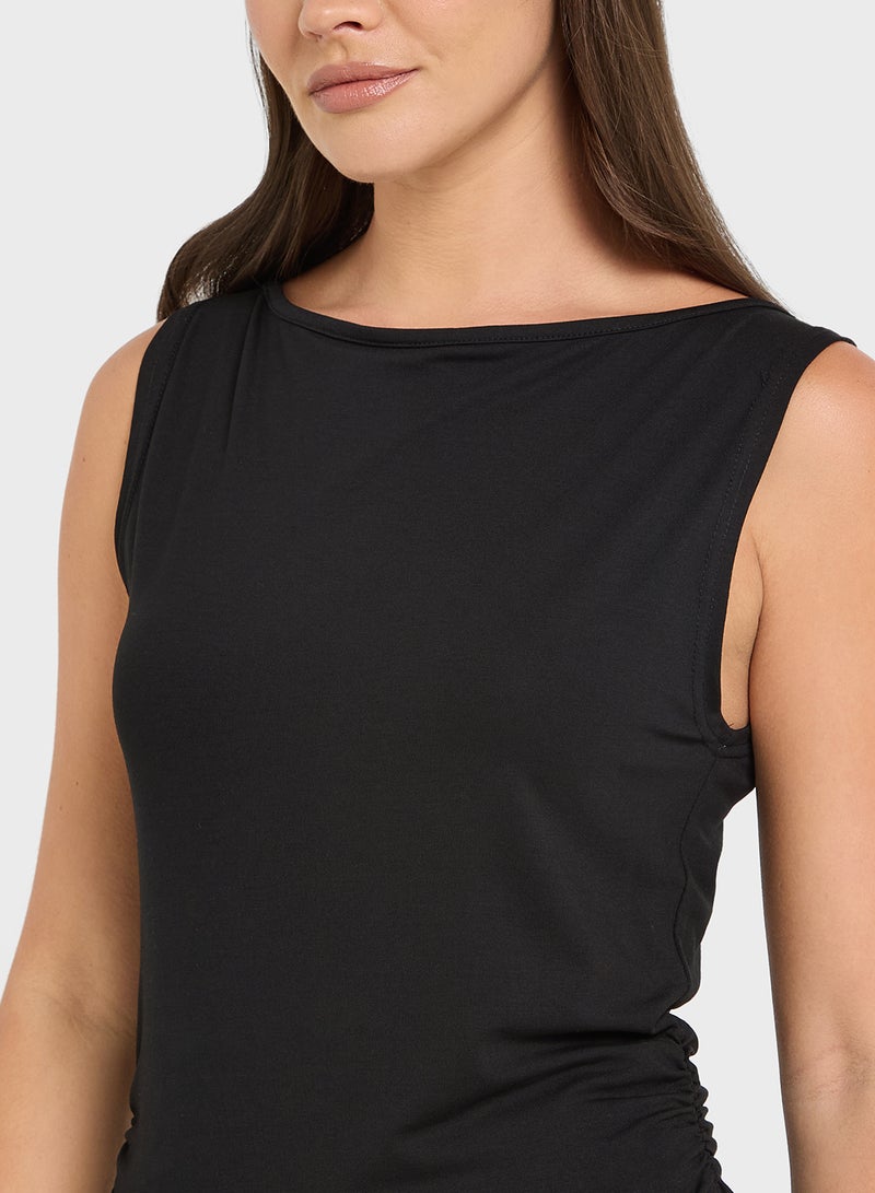 جينجر بيسيكس بلوزة بدون أكمام بياقة قارب وتفاصيل مكشكشة  - Image 3