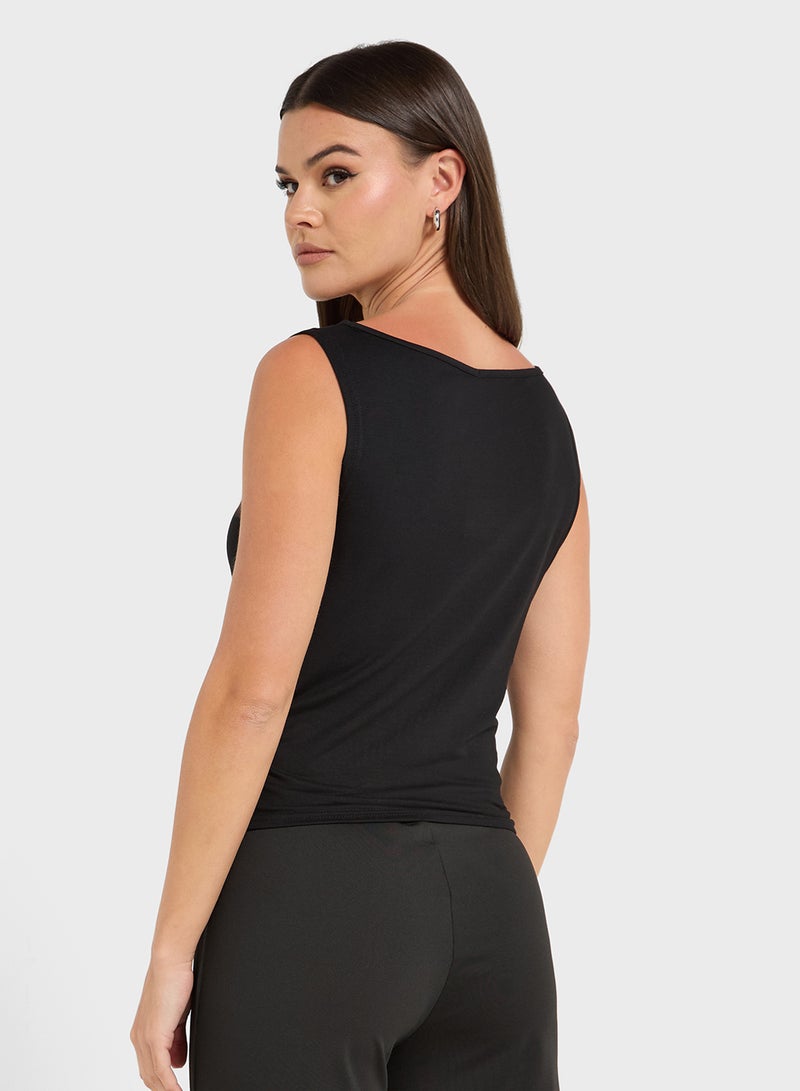 جينجر بيسيكس بلوزة بدون أكمام بياقة قارب وتفاصيل مكشكشة  - Image 2