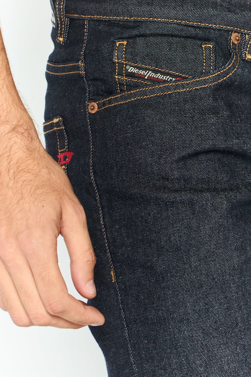 DIESEL جينز رجالي بقصة ضيقة مغسول وقابل للتمدد، أزرق - Image 3