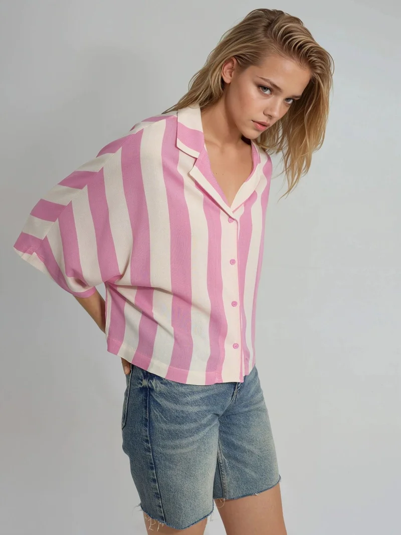 بوسيم قميص بأزرار بقصة مريحة وخطوط مخططة من بوزيم