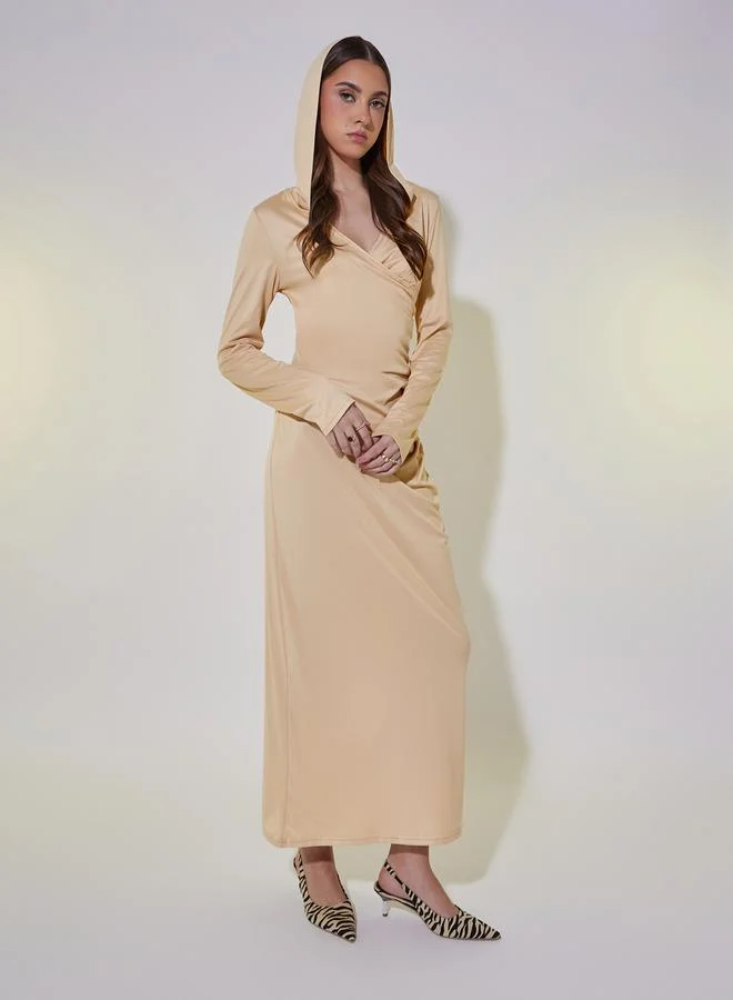Styli Styli Ruched Detail Hooded Sheath Maxi Dress
