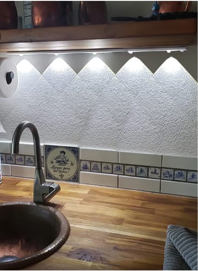 ماركة غير محددة - إضاءة خزانة LED مع حساس حركة، قابلة للشحن عبر USB، ثلاث ألوان، تصميم نحيف جداً للمطبخ أو الدولاب - Image 1