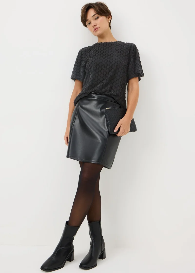 ماتلان بلوزة بأكمام ملاك مزخرفة باللون الأسود