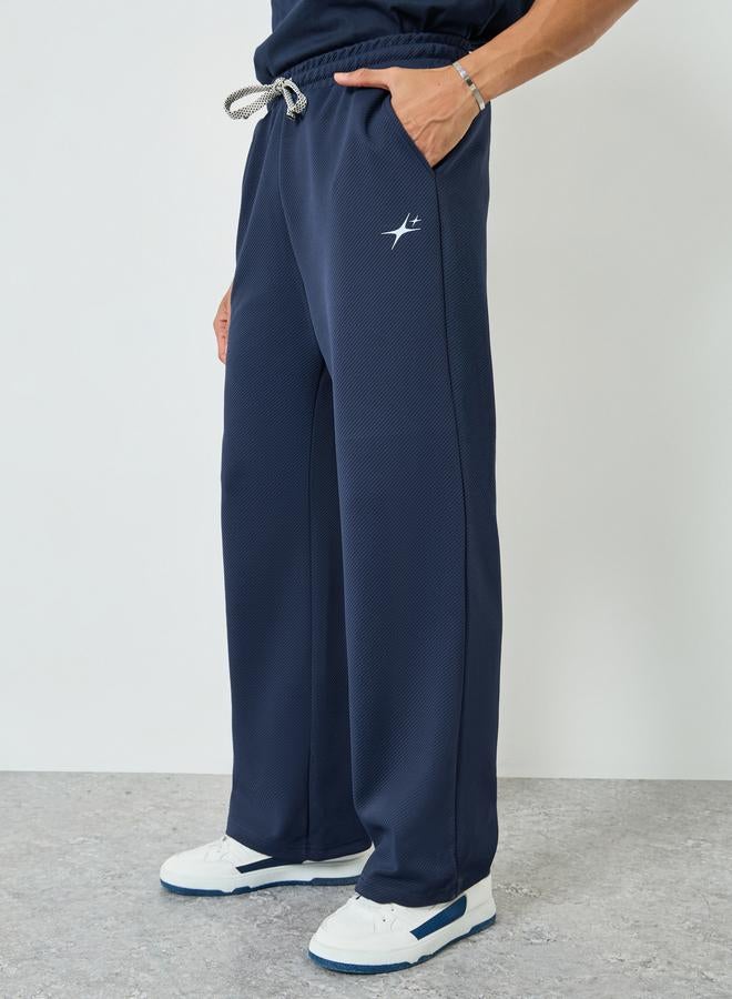 ستايلي جوغر مريح بطبعة بسيطة عند الجيب - Image 1