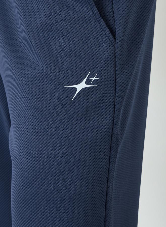 ستايلي جوغر مريح بطبعة بسيطة عند الجيب - Image 3