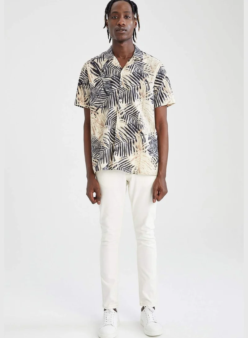 ديفاكتو Man Regular Fit Apache Neck Woven Short Sleeve Shirt