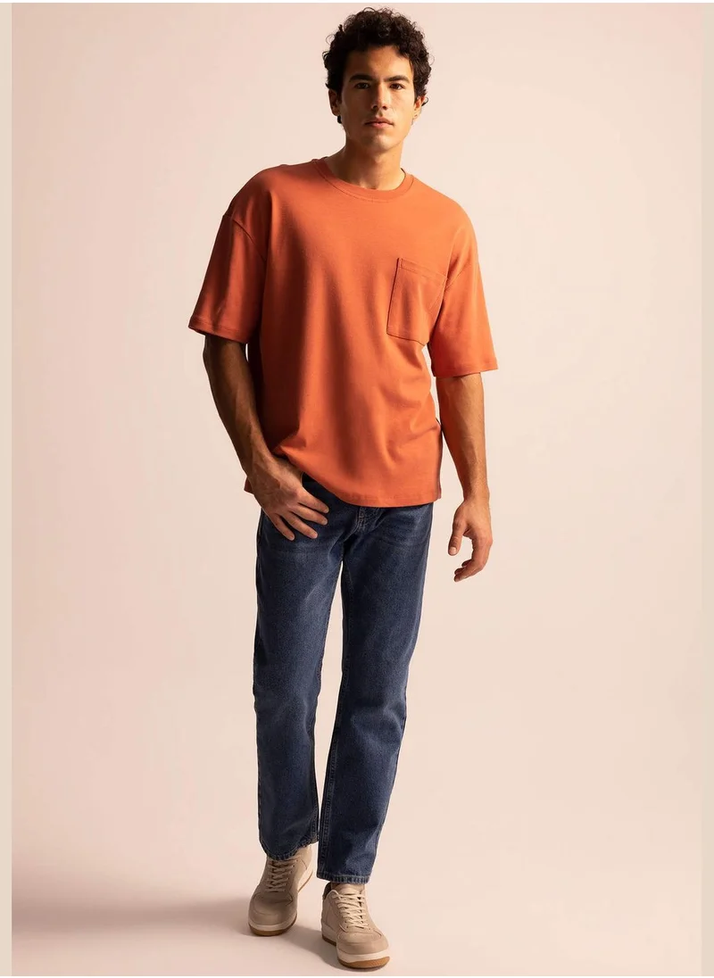 ديفاكتو Short-Sleeved Oversize Fit Crew Neck T-Shirt