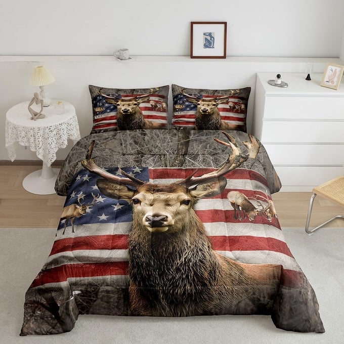 AMERICAN FLAG DEER BEDDING COMFORTERS FULL SIZE BROWN WILDLIFE ANIMAL AND TREES THEME COMFORTER SET WITH 2 PILLOWCASES RED BLUE USA FLAG PRINT NATURAL QUILT SET FOR GIRLS TEENS PRESENT