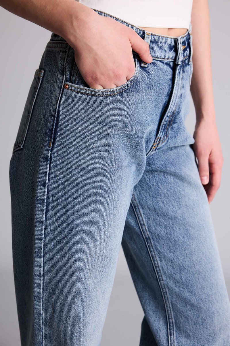 ديفاكتو بنطلون جينز قصة مستفيمة واسعة وخصر عالي - Image 4