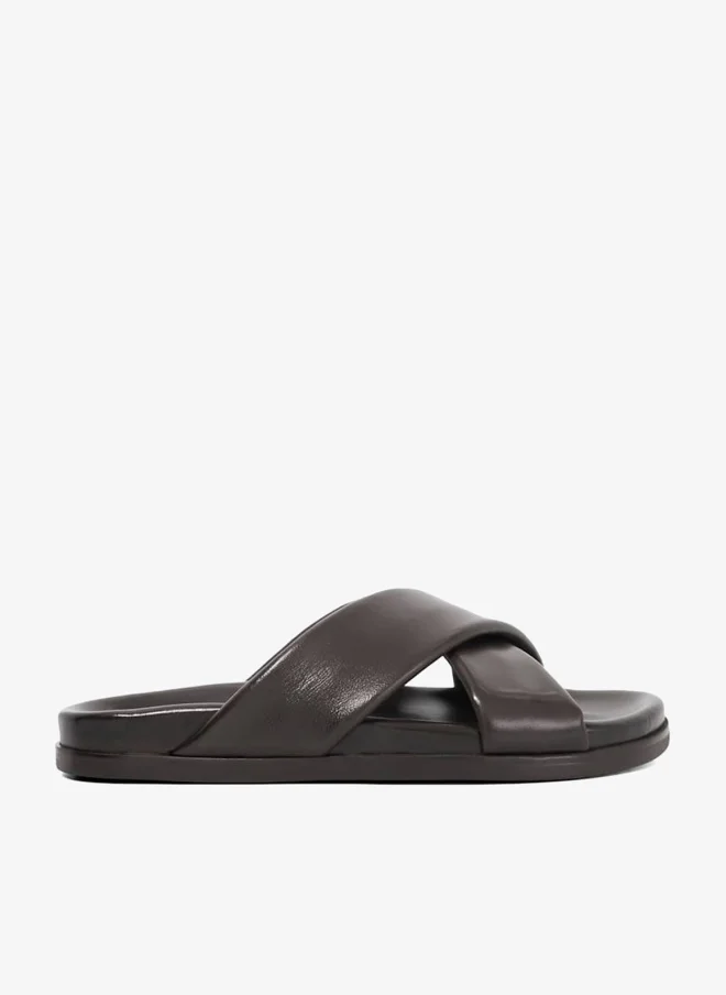 ديون لندن صنادل مريحة بحزام متقاطع مبطن من آيزاكس