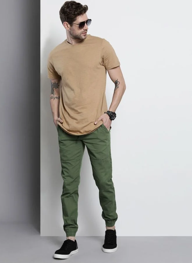 شركة المرآب الهندية Men Slim Fit Solid Mid-Rise Elasticated Linen Jogger Trouser