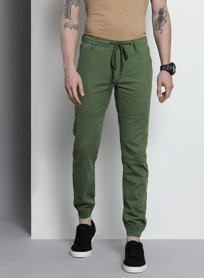 شركة المرآب الهندية Men Slim Fit Solid Mid-Rise Elasticated Linen Jogger Trouser