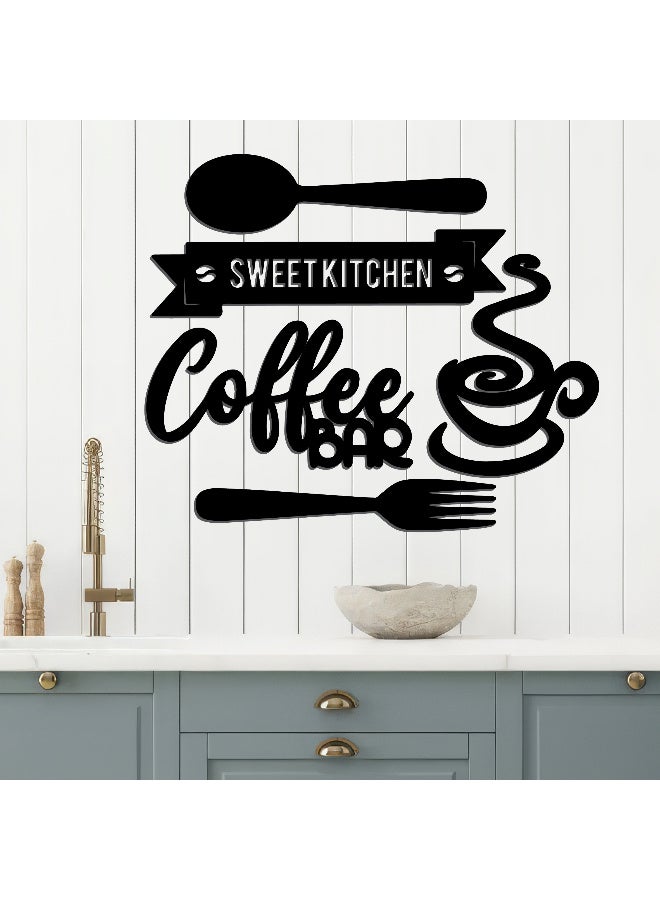 ديكور جداري خشبي عالي الجودة للمطبخ فن جداري للمطبخ بكلمة "Sweet Kitchen, Coffee Bar" مصنوع من خشب MDF الإسباني، باللون الأسود، بسماكة 6 ملم. يتميز بتصميم ثلاثي الأبعاد عصري وأنيق، مزوّد بشريط لاصق مزدوج الوجه لسهولة التركيب. جاهز للتثبيت فورًا ويمنح مطبخك لمسة فنية راقية. - Image 3