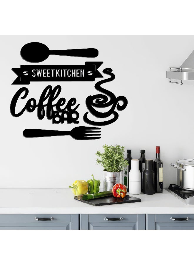 ديكور جداري خشبي عالي الجودة للمطبخ فن جداري للمطبخ بكلمة "Sweet Kitchen, Coffee Bar" مصنوع من خشب MDF الإسباني، باللون الأسود، بسماكة 6 ملم. يتميز بتصميم ثلاثي الأبعاد عصري وأنيق، مزوّد بشريط لاصق مزدوج الوجه لسهولة التركيب. جاهز للتثبيت فورًا ويمنح مطبخك لمسة فنية راقية. - Image 4