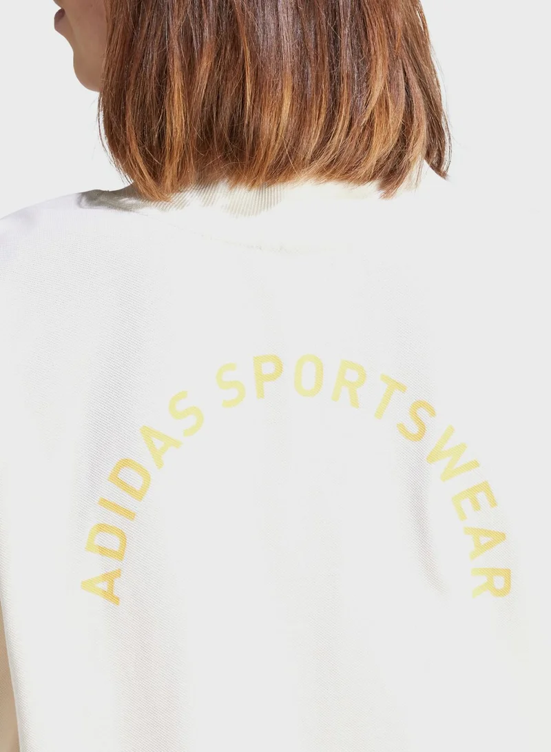 adidas تي شيرت بشعار المنتجع