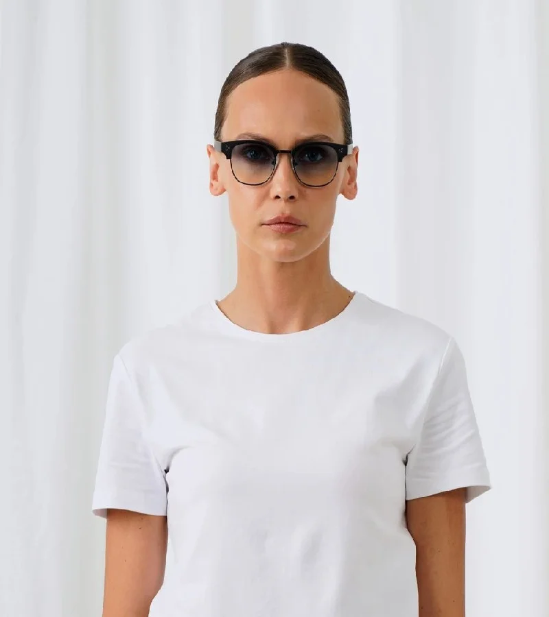 اكسبليست باوتس نظارات شمسية أنيقة للجنسين من إكسبليست بووتس بلون أسود مطفي وتدرج أزرق