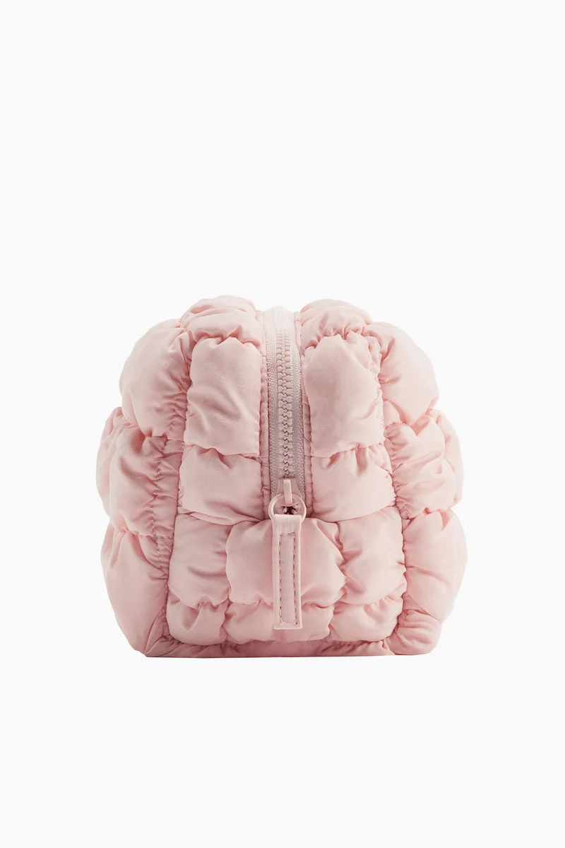 اتش اند ام حقيبة للمكياج