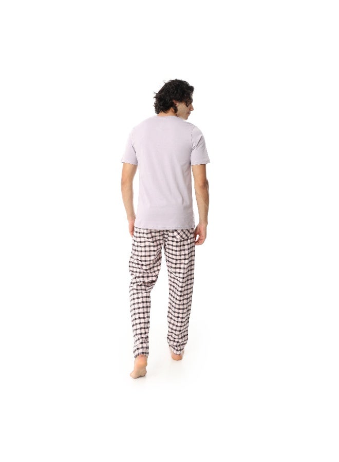 ريد قطن طقم بيجامة رجالي من القطن - تي شيرت هنلي لافندر مع بنطلون كاروه أسود وأبيض - Image 3