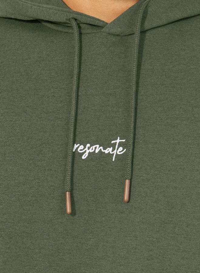 ستايلي هودي تيري بقصة مريحة وكتابة مُطرّزة - Image 3