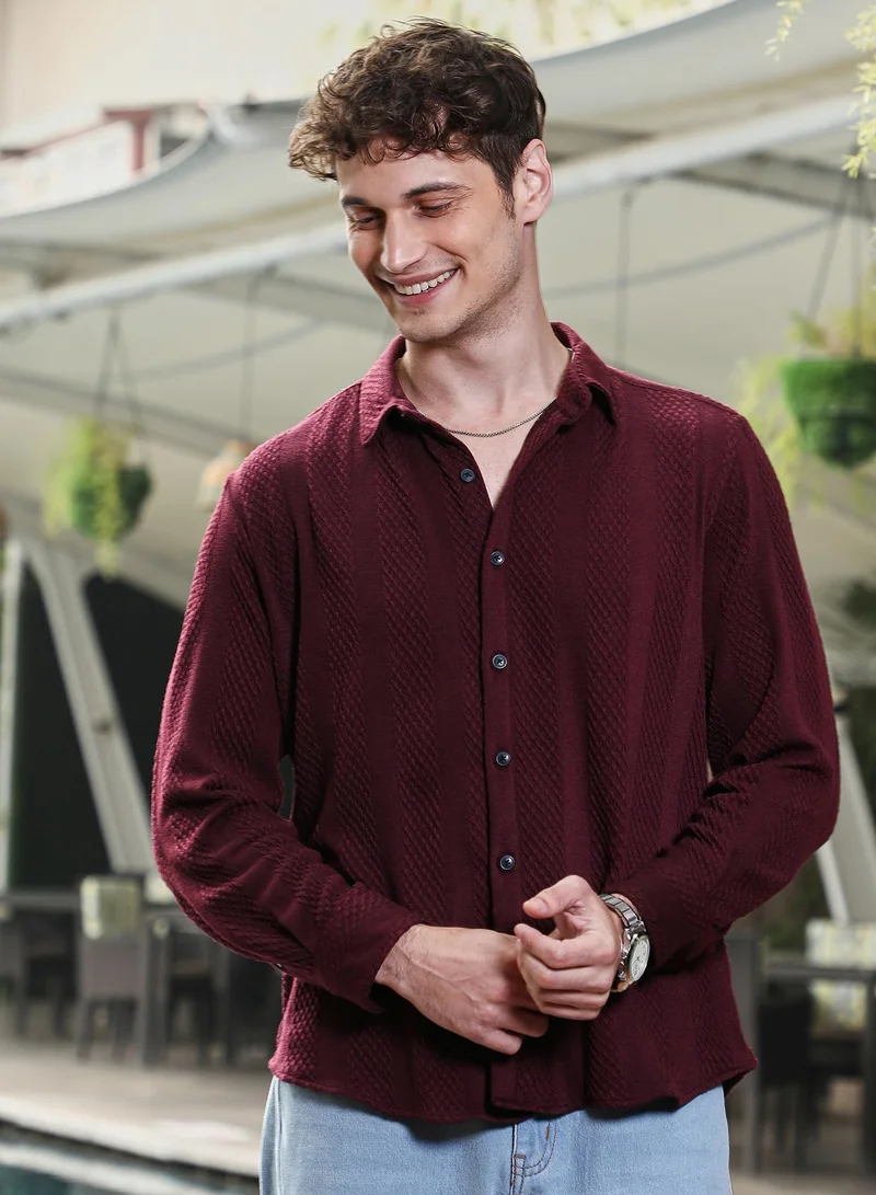 Campus Sutra Men's Burgundy Red Scale-Tactile Shirt