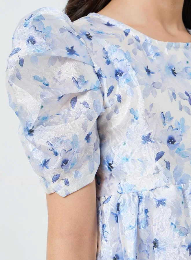 ستايلي فستان قصير مطبع بزهور وتفاصيل جاكار