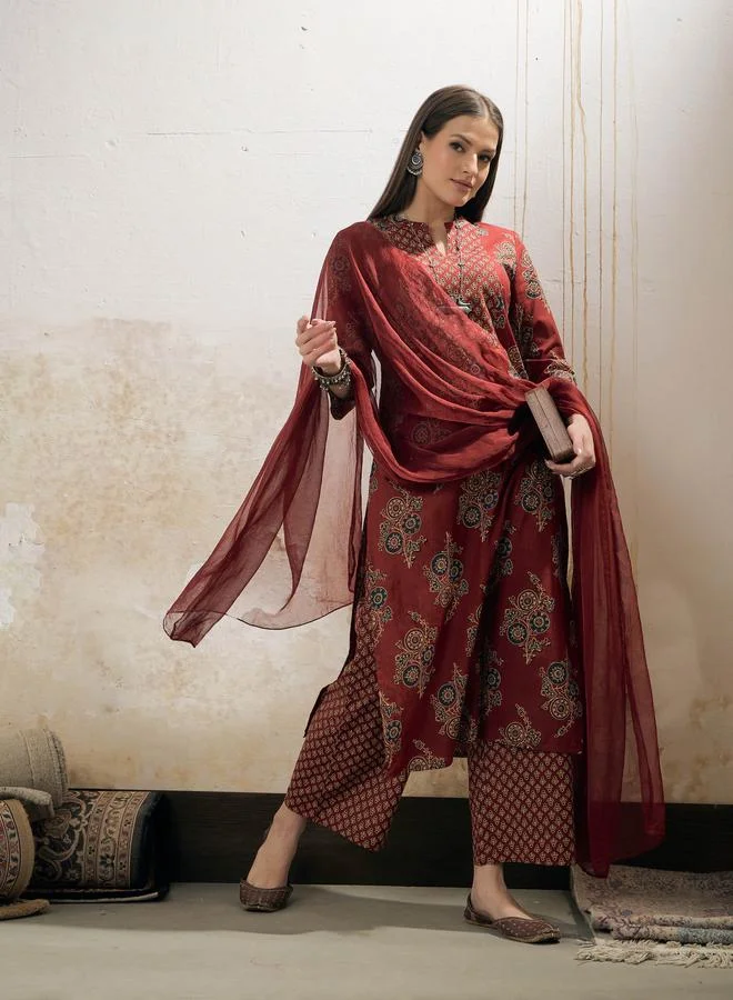 SASSAFRAS SASSAFRAS Maroon Floral Straight Kurta with Pencil Pants and Dupatta Set