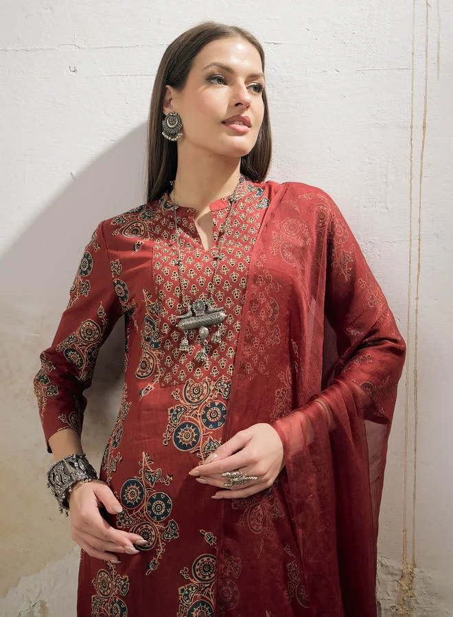 SASSAFRAS SASSAFRAS Maroon Floral Straight Kurta with Pencil Pants and Dupatta Set