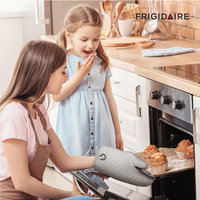 Frigidaire Kelly Cotton Oven Mitts, Heat Resistant, Anti-Slip, Machine Washable,13â€x7â€,Grey,Set of 2 - Image 5