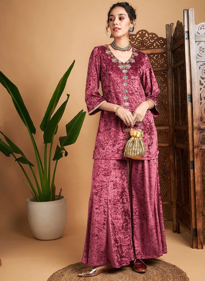 ساسافراس طقم كورتا مخمل مطرز وبنطلون بالازو للنساء