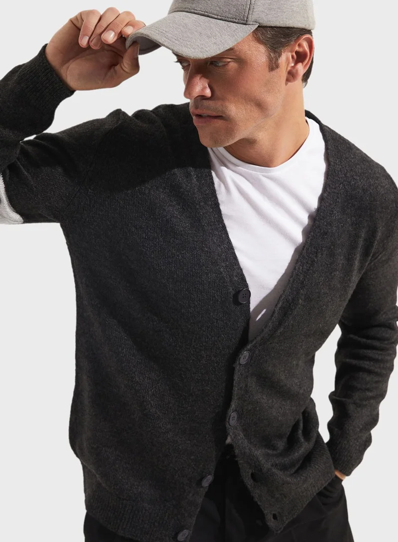 JUNE Essential Cardigan