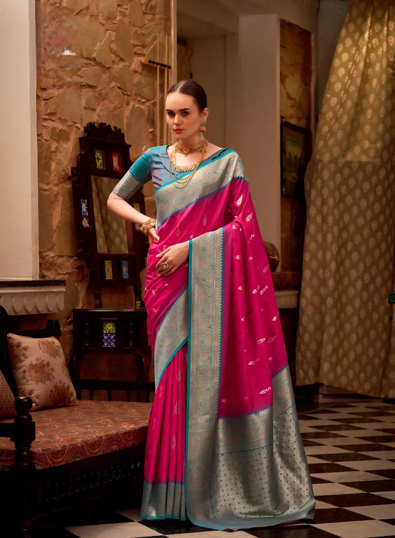 جــرابــمـــا نــتــرا   ساري وردي غامق مزخرف ذاتيًا مع حدود زرقاء فيروزية وتطريز بالو بالإضافة إلى بلوزة غير مخيطة بلون متباين - Image 3