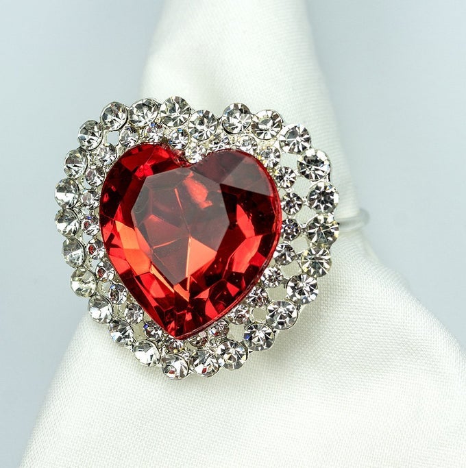 RED HEART NAPKIN RINGS SPARKLING FOR VALENTINES DAY DINNERS PARTIES SET OF 4 NAPKIN HOLDERS
