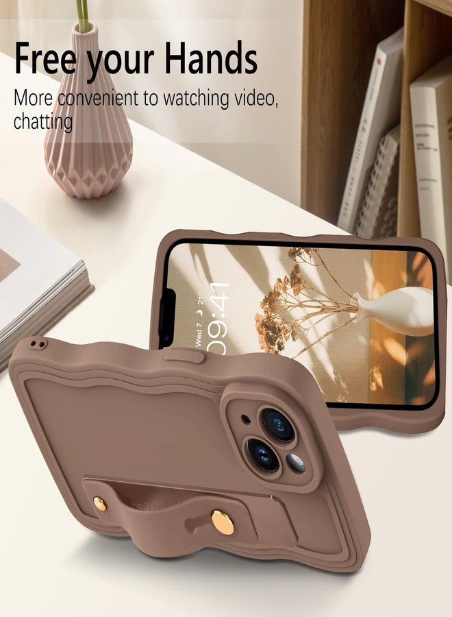جراب GUAGUA لهاتف iPhone 14 مقاس 6.1 بوصة، بتصميم مموج أنيق، مزود بحزام معصم قابل للتعديل وحامل، نحيف، مصنوع من مادة TPU الناعمة، مقاوم للصدمات، لون بني. - Image 4