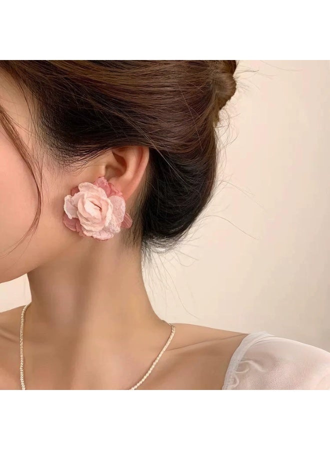 Goolsky أقراط زهور شيفون وردية / مشبك للنساء – مجوهرات أنيقة مستوحاة من الجنيات الربيعية، زهور شيفون ناعمة بتصميم بدون ثقب، هدايا للارتداء اليومي في حفلات الحدائق الربيعية للأذان غير المثقوبة - Image 2