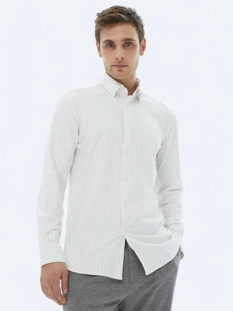 كيب قميص كاجوال أبيض مخطط بقصة عادية من التريكو